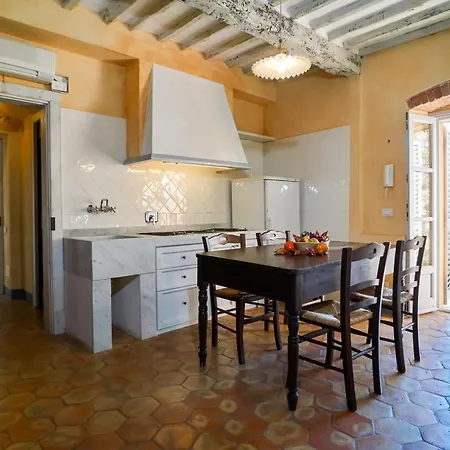شقة Sleeps 4 With Pool Air Con And Wifi