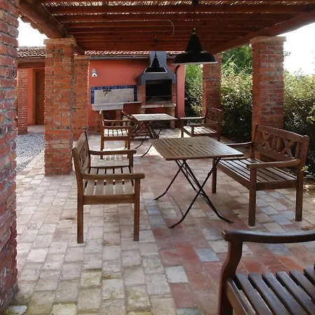 Sleeps 4 With Pool Air Con And Wifi